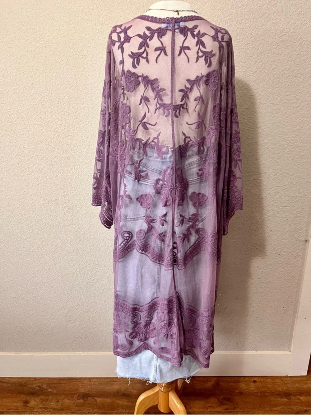 She + Sky Mauve Lace Embroidered Kimono - Picture 6 of 8